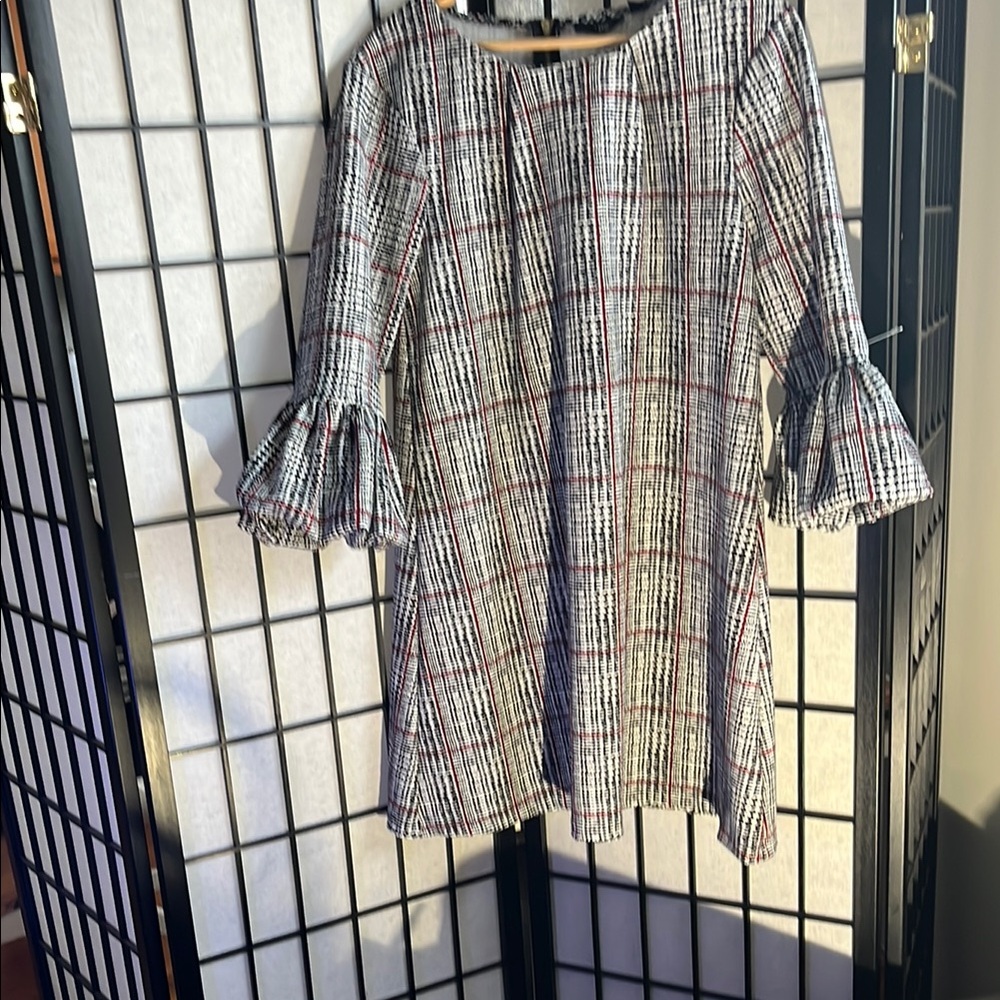 Nina Leonard Black and White Bell Sleeve Tunic